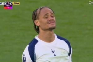 今日趣图:加纳乔离开快1年,第1次得到全体曼联球迷的认可和赞扬