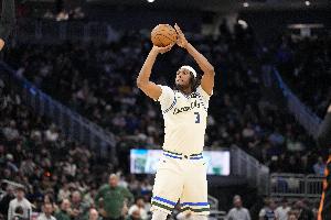 雄鹿对特纳可能的4种交易:送去湖人换艾顿和范德彪可腾出空间
