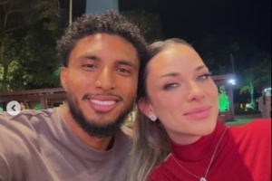 踢世界杯+将转会曼联！埃德松妻子晒合影庆祝：恭喜你，我的爱人