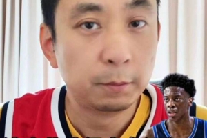 解说：下赛季的奇才和爵士得看一看了 他们的阵容反正够唬人