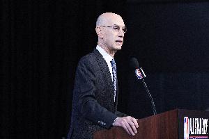 火箭媒体人：最冷清的自由市场首日 绝对跟NBA打击违规接触有关